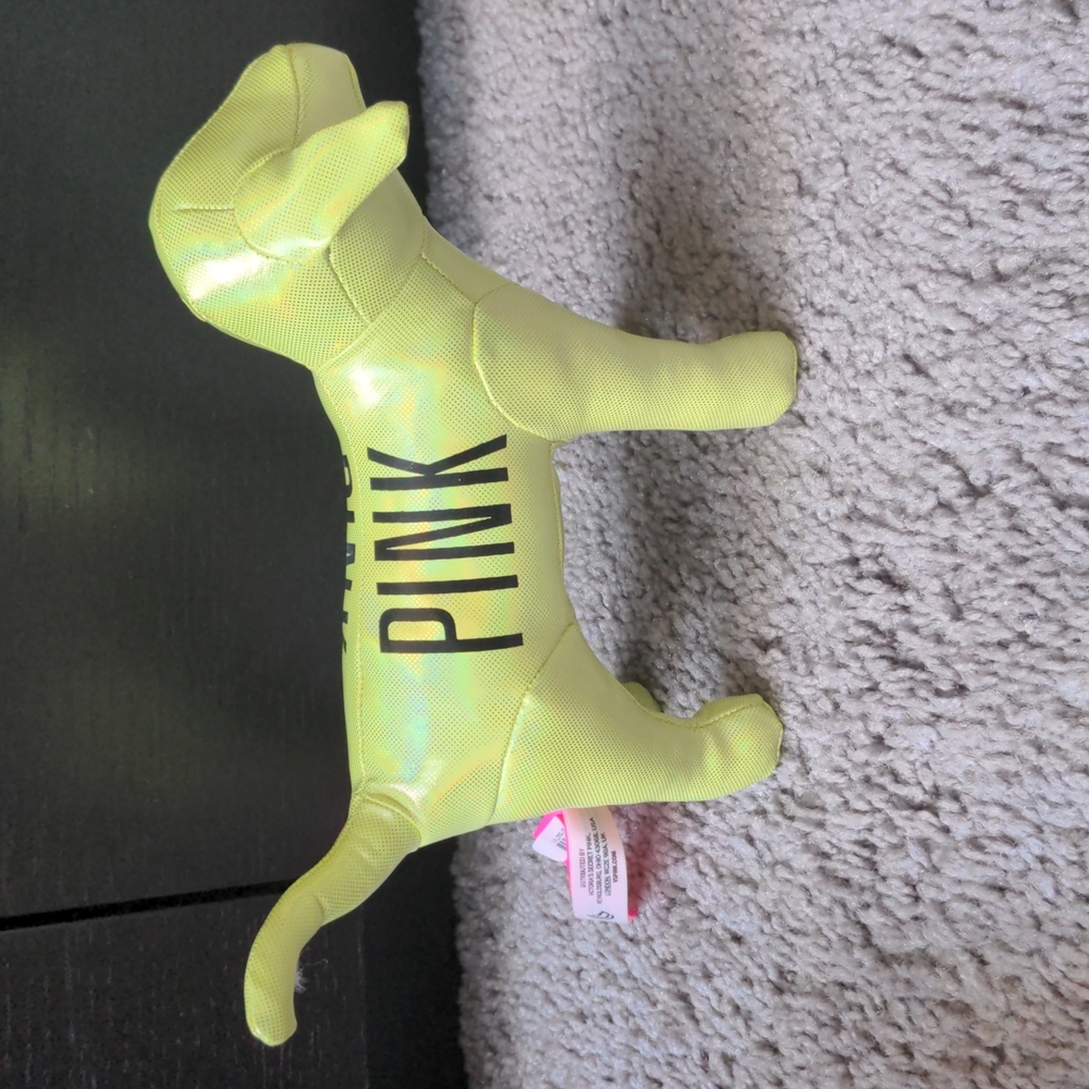 VS pink puppy, vs pink dog
